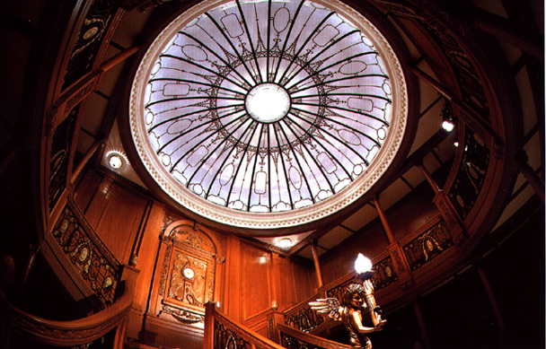 jd_grand_stair_dome.jpg (217890 bytes)